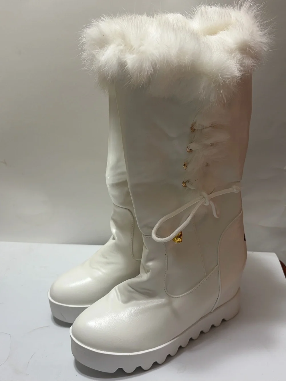 Amazon chic white